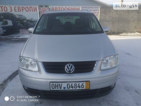 Volkswagen Touran 2004  випуску Львів з двигуном 2 л бензин мінівен механіка за 5500 долл. 