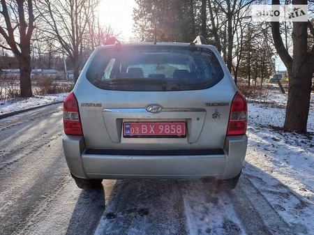 Hyundai Tucson 2007  випуску Луцьк з двигуном 2 л бензин позашляховик механіка за 7999 долл. 