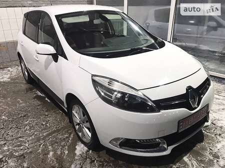 Renault Scenic 2014  випуску Харків з двигуном 1.5 л дизель мінівен механіка за 9999 долл. 