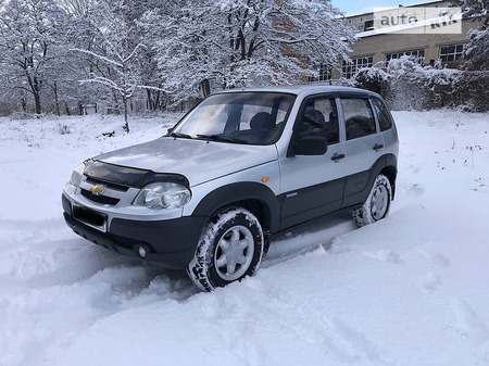 Chevrolet Niva 2010  випуску Донецьк з двигуном 1.7 л  позашляховик механіка за 6400 долл. 