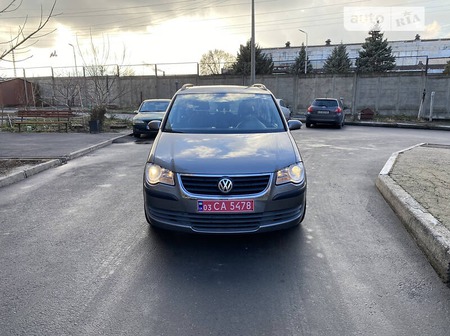 Volkswagen Touran 2008  випуску Запоріжжя з двигуном 1.4 л бензин мінівен механіка за 7300 долл. 