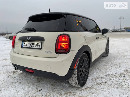 Mini Cooper 2019  випуску Харків з двигуном 1.5 л бензин хэтчбек автомат за 18000 долл. 