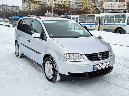 Volkswagen Touran 2004  випуску Дніпро з двигуном 1.6 л бензин мінівен механіка за 6899 долл. 