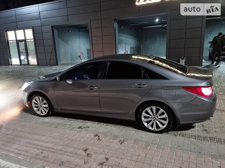 Hyundai Sonata 2013  випуску Хмельницький з двигуном 2.4 л бензин седан автомат за 8700 долл. 