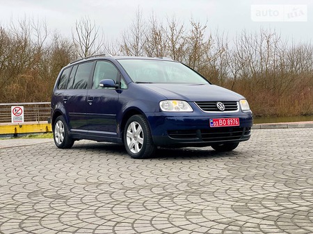 Volkswagen Touran 2004  випуску Луцьк з двигуном 1.4 л бензин мінівен механіка за 5399 долл. 