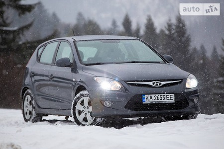 Hyundai i30 2011  випуску Ужгород з двигуном 1.6 л бензин хэтчбек автомат за 7700 долл. 