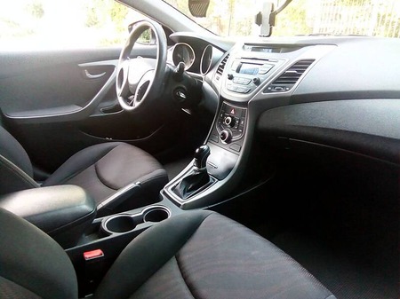 Hyundai Elantra 2015  випуску Миколаїв з двигуном 1.6 л газ седан автомат за 9700 долл. 