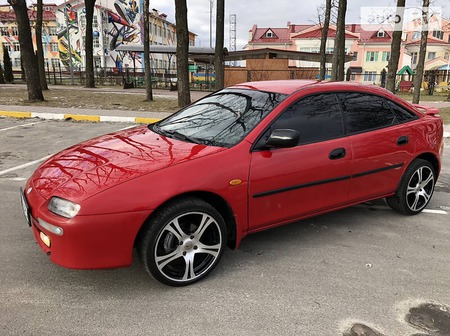 Mazda 323 1995  випуску Київ з двигуном 1.8 л бензин хэтчбек автомат за 3700 долл. 