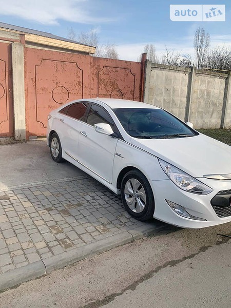 Hyundai Sonata 2013  випуску Одеса з двигуном 2 л гібрид седан автомат за 11400 долл. 