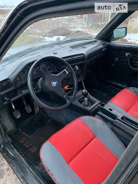 BMW 324 1988  випуску Херсон з двигуном 2.4 л  седан механіка за 1100 долл. 