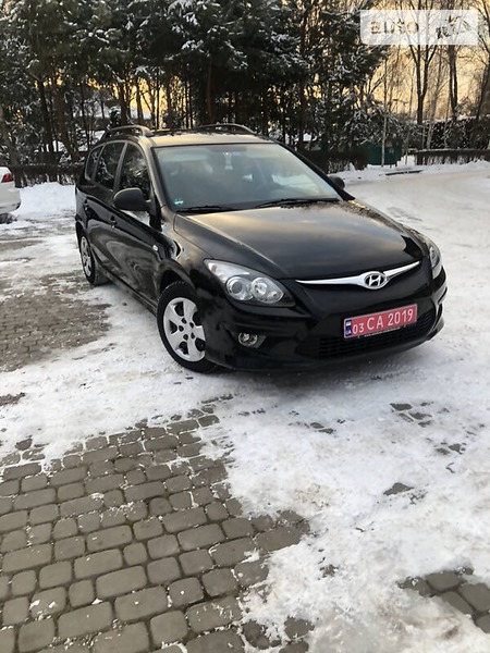 Hyundai i30 2012  випуску Луцьк з двигуном 1.6 л дизель універсал механіка за 7350 долл. 