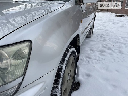 Lexus RX 300 2001  випуску Харків з двигуном 3 л бензин позашляховик автомат за 7450 долл. 