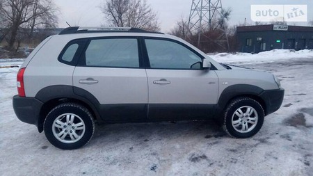 Hyundai Tucson 2007  випуску Київ з двигуном 2 л бензин позашляховик механіка за 9950 долл. 