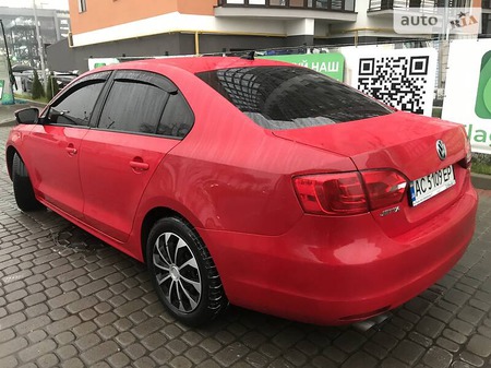 Volkswagen Jetta 2013  випуску Івано-Франківськ з двигуном 1.8 л бензин седан автомат за 12333 долл. 