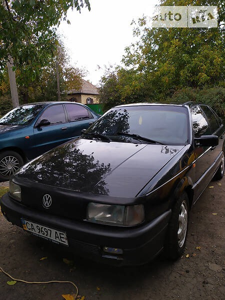 Volkswagen Passat 1993  выпуска Черкассы с двигателем 1.9 л дизель седан механика за 2000 долл. 