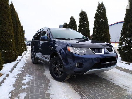 Mitsubishi Outlander XL 2007  випуску Львів з двигуном 3 л  позашляховик автомат за 10200 долл. 