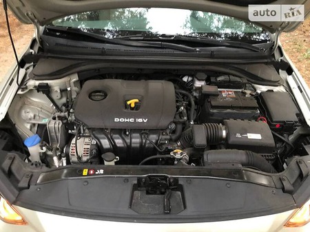 Hyundai Elantra 2016  випуску Луганськ з двигуном 2 л бензин седан автомат за 12500 долл. 