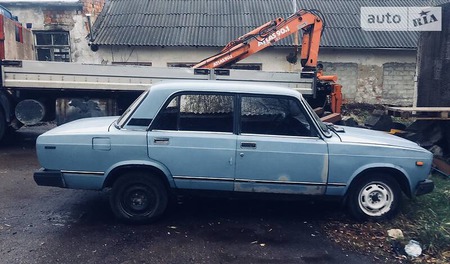 Lada 2107 1990  випуску Львів з двигуном 1.5 л бензин седан механіка за 500 долл. 