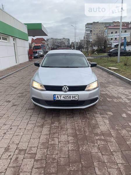 Volkswagen Jetta 2012  випуску Івано-Франківськ з двигуном 2 л бензин седан механіка за 9100 долл. 