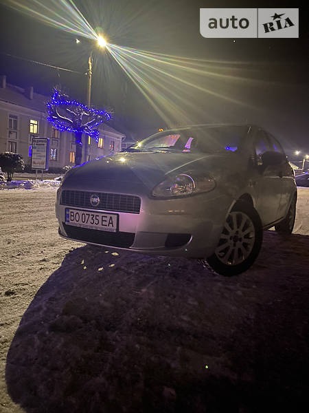 Fiat Punto 2009  випуску Тернопіль з двигуном 1.3 л дизель хэтчбек механіка за 4600 долл. 