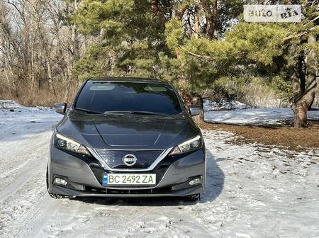 Nissan Leaf 2018  випуску Дніпро з двигуном 0 л електро хэтчбек  за 21500 долл. 