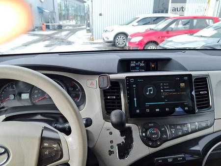 Toyota Sienna 2014  випуску Івано-Франківськ з двигуном 3.5 л бензин мінівен автомат за 22700 долл. 
