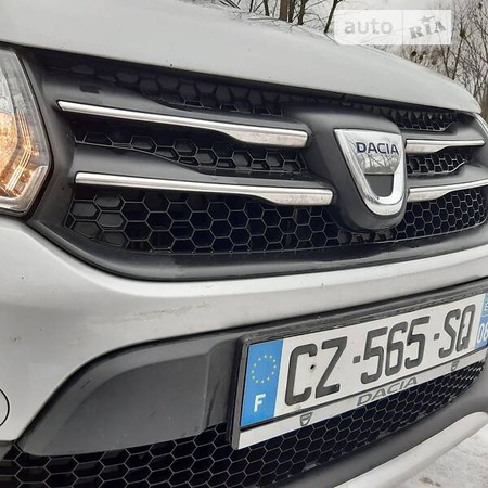 Dacia Sandero Stepway 2013  випуску Черкаси з двигуном 1.5 л дизель хэтчбек механіка за 8900 долл. 