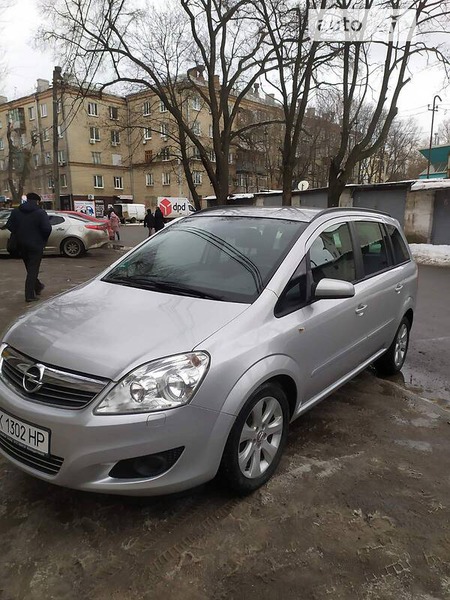 Opel Zafira Tourer 2009  випуску Дніпро з двигуном 1.8 л бензин мінівен механіка за 8400 долл. 