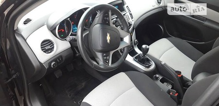 Chevrolet Cruze 2010  випуску Харків з двигуном 1.6 л бензин седан механіка за 8100 долл. 