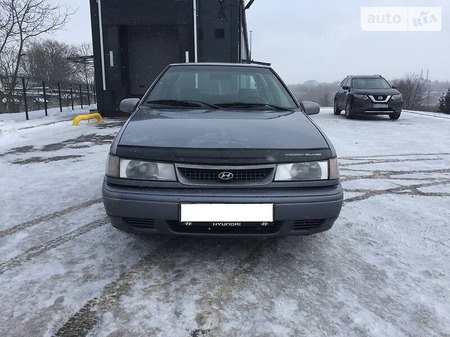 Hyundai Pony 1992  випуску Тернопіль з двигуном 1.5 л бензин седан механіка за 1550 долл. 