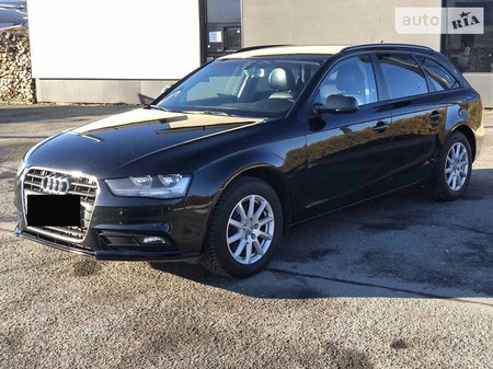 Audi A4 Limousine 2012  випуску Ужгород з двигуном 2 л дизель універсал автомат за 13400 долл. 