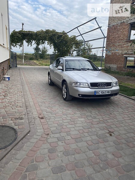 Audi A4 Limousine 1999  випуску Львів з двигуном 1.8 л бензин седан механіка за 4400 долл. 