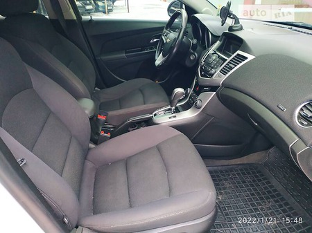 Chevrolet Cruze 2014  випуску Київ з двигуном 1.4 л бензин седан автомат за 8250 долл. 