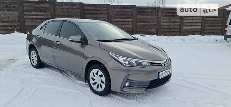 Toyota Corolla 2017  випуску Харків з двигуном 1.6 л бензин седан автомат за 17100 долл. 