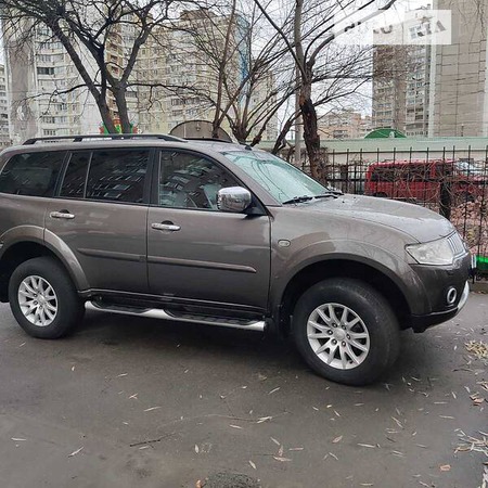 Mitsubishi Pajero Sport 2011  випуску Київ з двигуном 3 л газ позашляховик автомат за 16000 долл. 