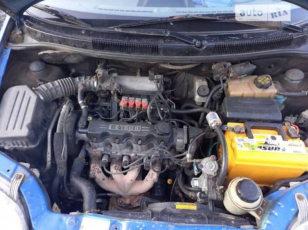 Chevrolet Aveo 2004  випуску Харків з двигуном 1.5 л  седан механіка за 3050 долл. 