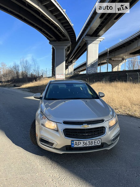 Chevrolet Cruze 2015  випуску Київ з двигуном 1.4 л бензин седан автомат за 8000 долл. 