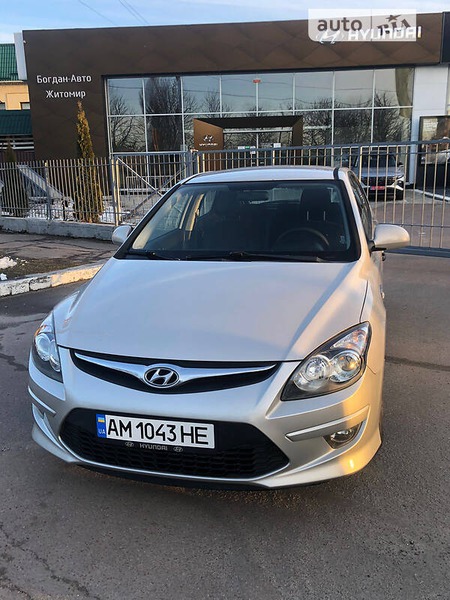 Hyundai i30 2011  випуску Житомир з двигуном 1.6 л дизель хэтчбек механіка за 7150 долл. 