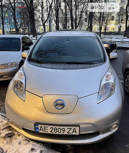 Nissan Leaf 2015  випуску Дніпро з двигуном 0 л електро хэтчбек автомат за 10000 долл. 