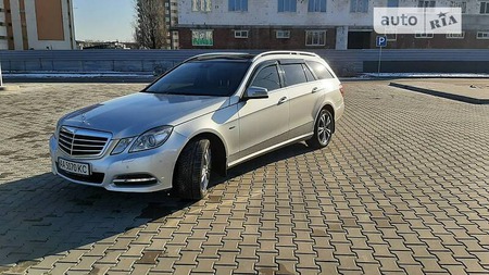 Mercedes-Benz E 250 2011  випуску Київ з двигуном 2.1 л дизель універсал автомат за 17000 долл. 