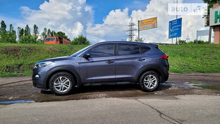 Hyundai Tucson 2017  випуску Дніпро з двигуном 2 л  позашляховик  за 19000 долл. 