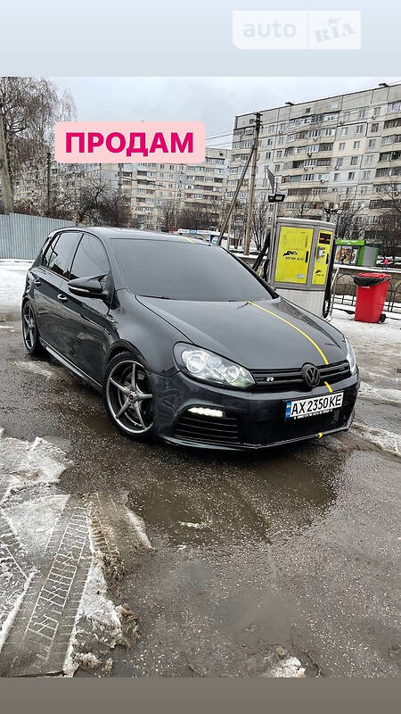 Volkswagen Golf R 2012  випуску Харків з двигуном 2 л бензин хэтчбек механіка за 13800 долл. 