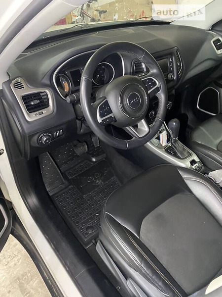 Jeep Compass 2017  випуску Запоріжжя з двигуном 2.4 л бензин позашляховик автомат за 16900 долл. 