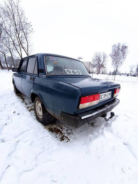 Lada 2105 1986  випуску Львів з двигуном 1.5 л  седан механіка за 1000 долл. 