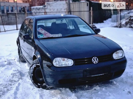 Volkswagen Golf 2000  випуску Харків з двигуном 1.6 л бензин хэтчбек механіка за 4599 долл. 