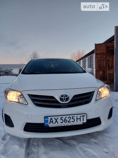 Toyota Corolla 2012  випуску Харків з двигуном 1.3 л бензин седан механіка за 9900 долл. 