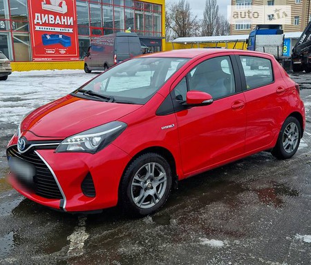 Toyota Yaris 2014  випуску Житомир з двигуном 1.5 л гібрид хэтчбек автомат за 10700 долл. 