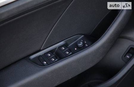 Audi A3 Limousine 2014  випуску Харків з двигуном 1.8 л бензин седан автомат за 16300 долл. 