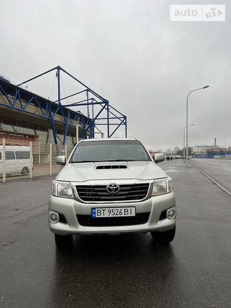 Toyota Hilux 2012  випуску Харків з двигуном 2.5 л дизель пікап механіка за 16800 долл. 