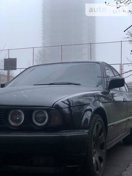 BMW 528 1988  випуску Кропивницький з двигуном 2.8 л  седан механіка за 3200 долл. 